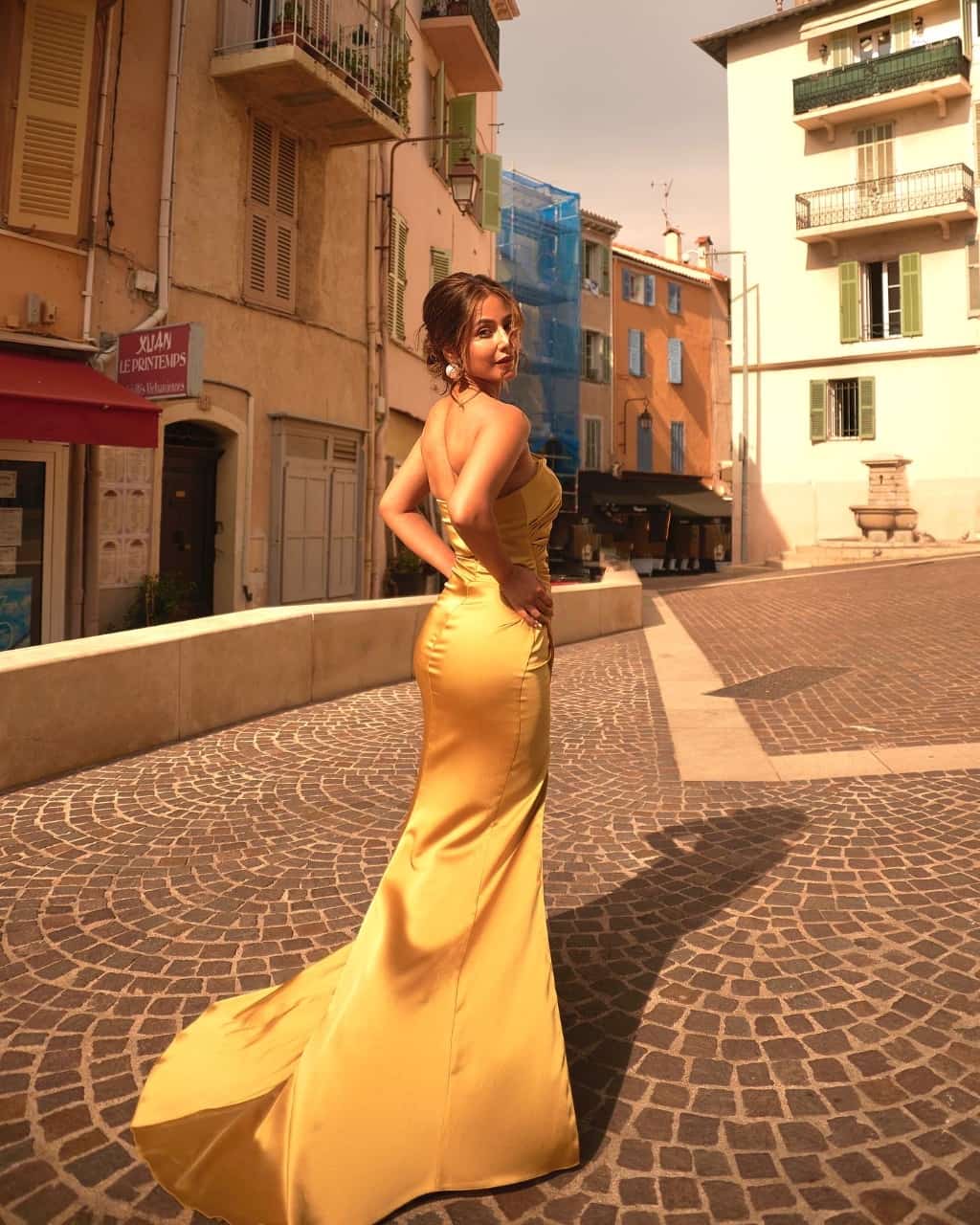 Hina Khan brightens the streets of Cannes