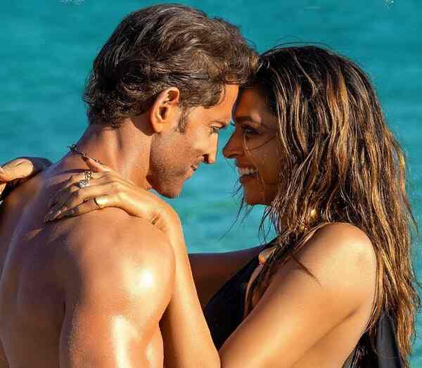 Hrithik Roshan and Deepika Padukone in the Ishq Jaisa Kuch song