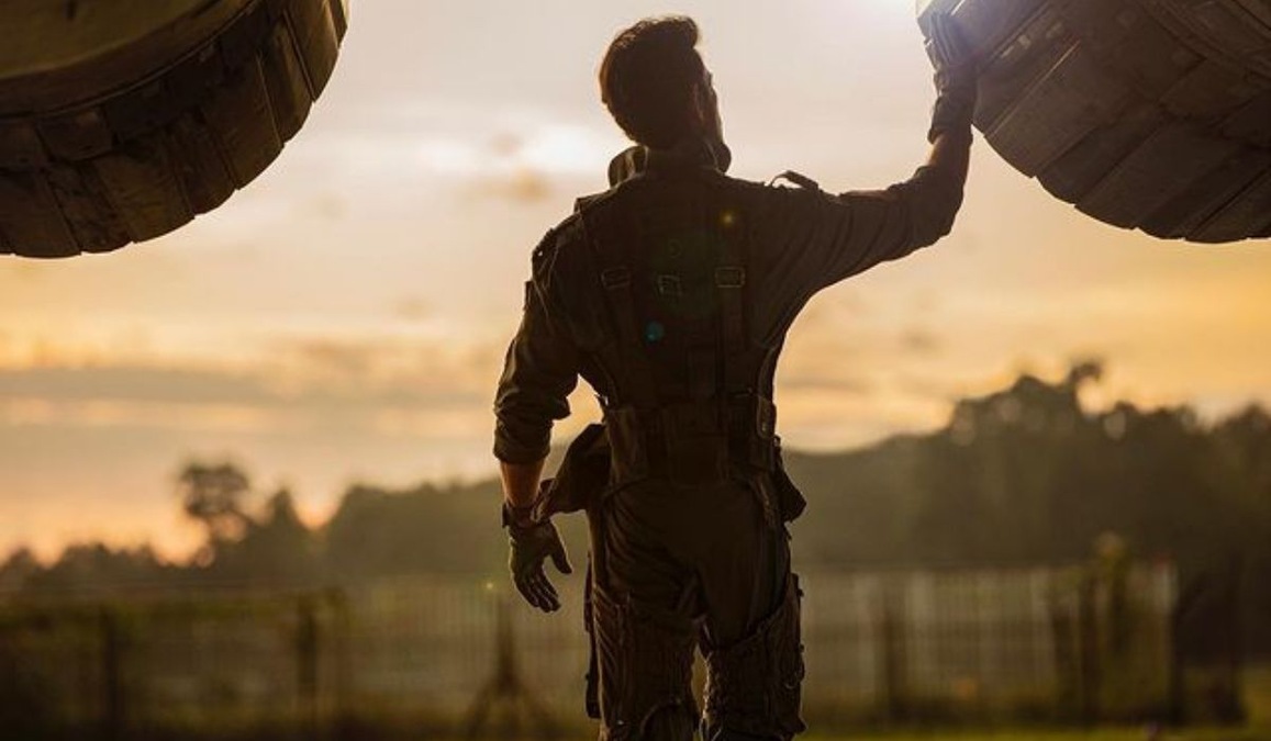 Fighter first look Twitter reactions: Netizens just cannot get over Hrithik Roshan in his pilot avatar
