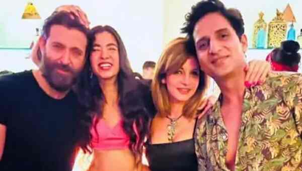 Hrithik Roshan, Saba Azad, Sussanne Khan and Arslan Goni on holiday together