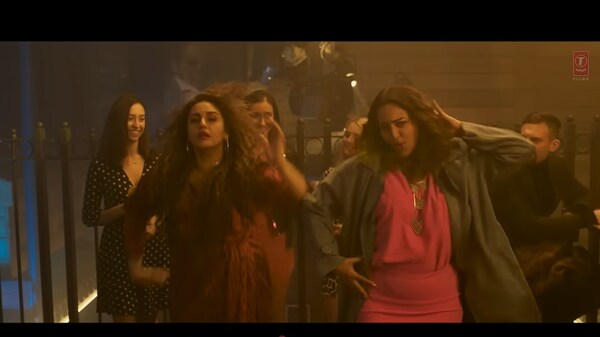 Double XL: Sonakshi Sinha and Huma Qureshi dance their heart out in Taali Taali