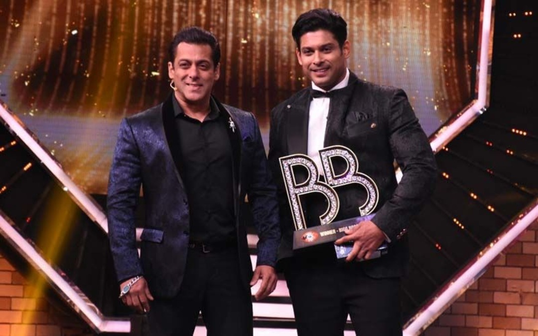 Reliving the moment when Sidharth Shukla held the Bigg Boss 13 trophy