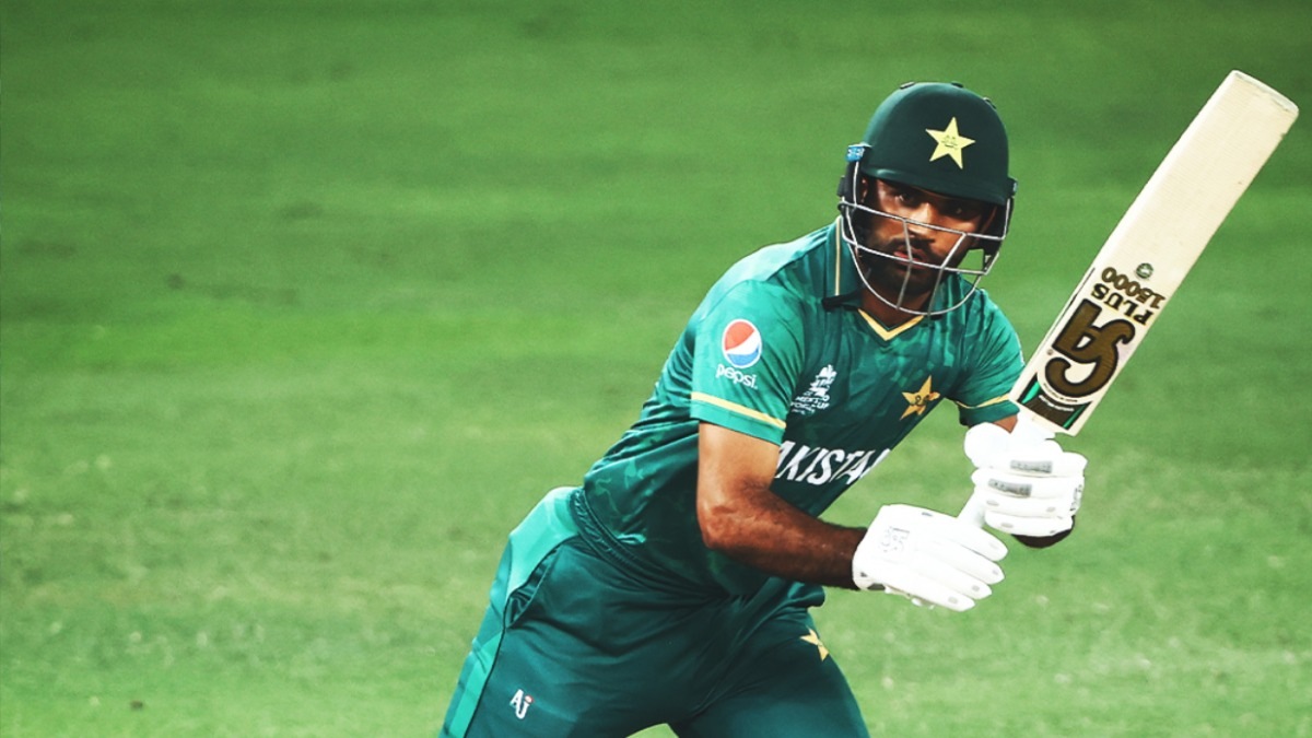 IND vs PAK LIVE: Easy dropped catches, expensive Bumrah and Pakistan off to a great start