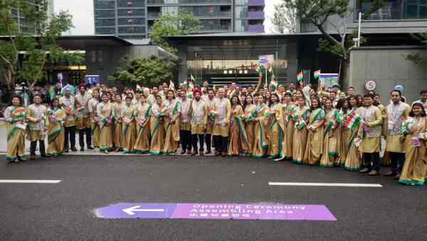 Asian Games 2023 opening ceremony: Indian contingent dons traditional attire, pose for pictures