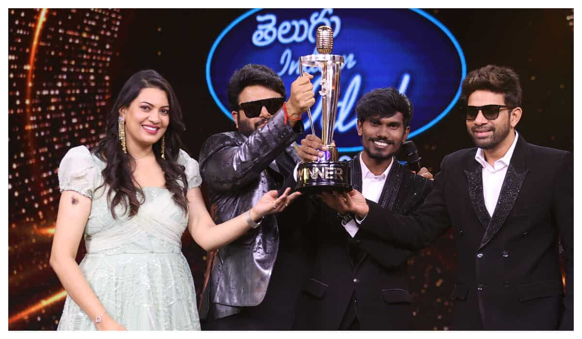 https://www.mobilemasala.com/film-gossip/Nazeeruddin-Shaik-wins-Indian-Idol-3-bags-a-chance-to-sing-for-Pawan-Kalyan-i301585