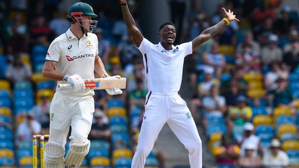 Alzarri Joseph of West Indies has the best bowling figure by any cricketer on IPL debut.