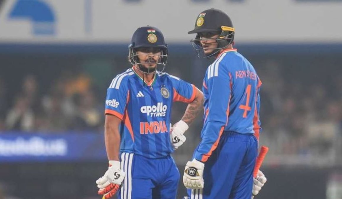 WATCH: Abhishek Sharma, Axar Patel and Ishan Kishan visit Siddhivinayak Temple ahead of IND vs ENG T20 World Cup 2026 semifinal