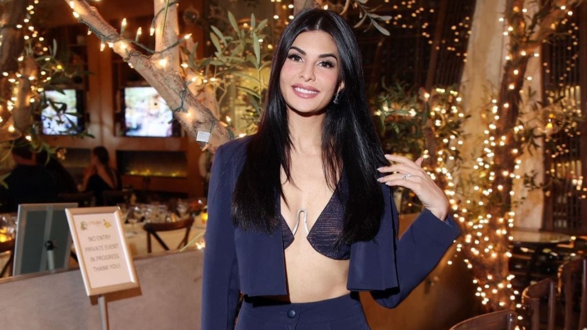 Chittiyaan Kalaiyaan: Jacqueline Fernandes dances with kids on a Kolkata street