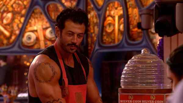 Bigg Boss OTT 2: Jad Hadid gets all 'female attention' after taking on kitchen duties