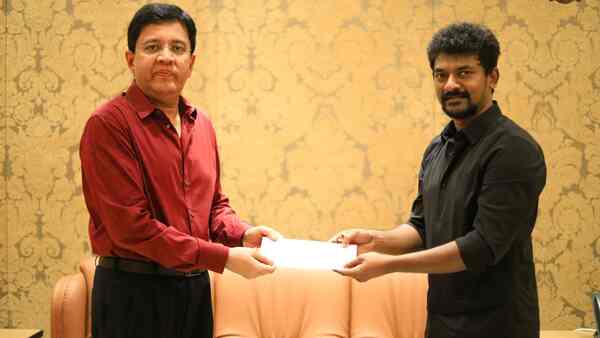 Jailer: After surprising Rajinikanth, Kalanithi Maran now hands over a cheque to Nelson Dilipkumar