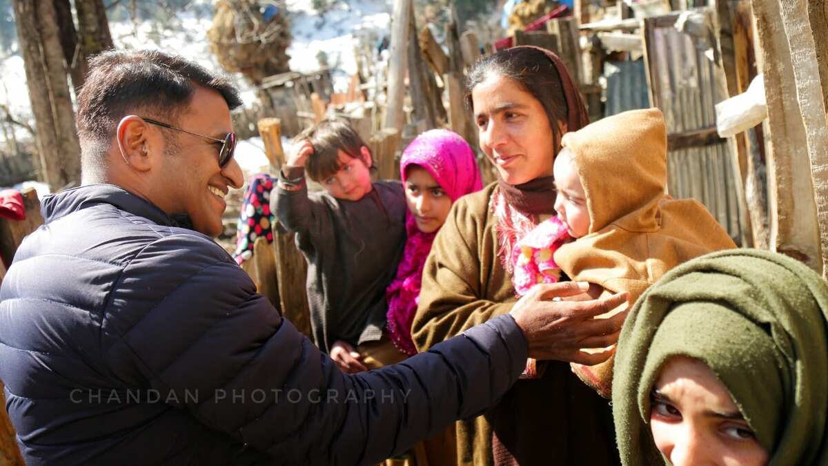 Puneeth seen interacting with locals during the Kashmir schedule of James