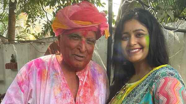 Holi Party: Ritabhari Chakraborty celebrates Holi with Javed Akhtar, Shabana Azmi