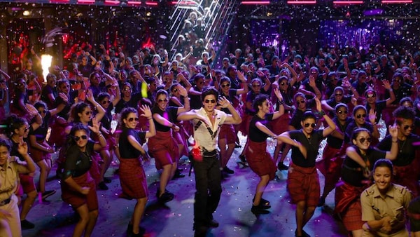 Jawan song Zinda Banda: Shah Rukh Khan is back, dancing his heart out with 1000 women in this heart-thumping track