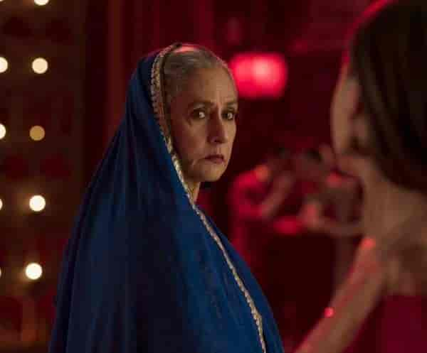 Jaya Bachchan in Dhindhora Baje Re