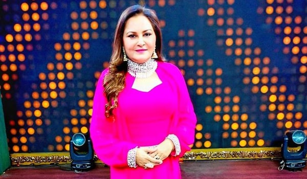 SHOCKING! Jaya Prada imprisoned for 6 months alongwith a fine of Rs. 5000. Deets here