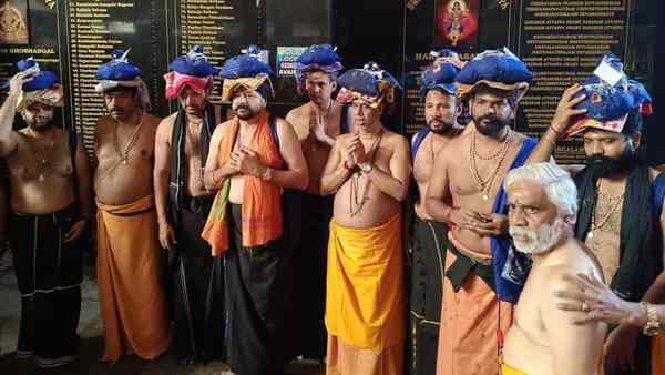 Ahead of AK62, Vignesh Shivan visits Sabarimala with Ponniyin Selvan stars Jayam Ravi and Jayaram