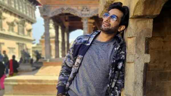 Aranyer Prachin Probad: Dev wishes Jeetu Kamal’s team for the new film