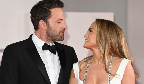 Jennifer Lopez and Ben Affleck are so in love! Went for a fancy date after celebrating 1 year marriage anniversary in August