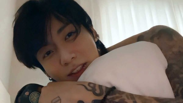 BTS' Jeon Jungkook sends ARMY into frenzy with 'naked' bed live stream