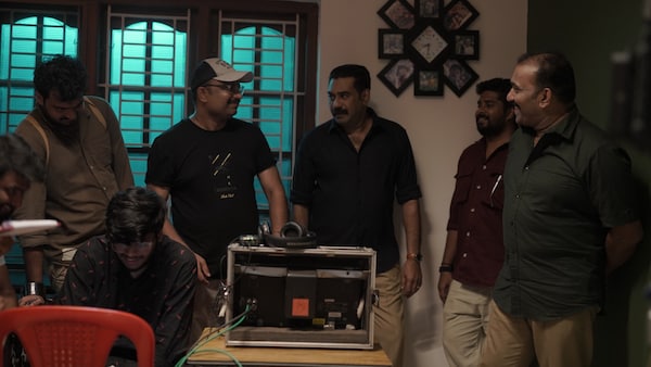 Jis Joy, Biju Menon and Kottayam Nazeer on the sets of Thalavan