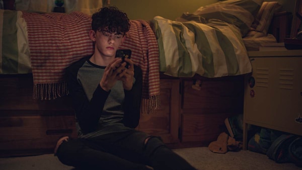 Joe Locke as Charlie | Netflix