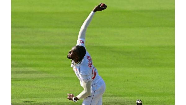 Jofra Archer steps up to bowl on Day 3. Photo via England Cricket
