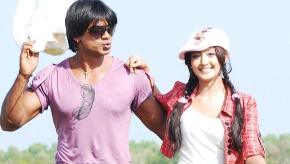 Vijay and Aindrita Ray in Junglee