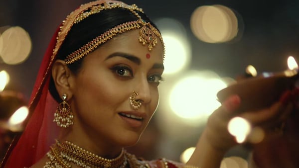 Kabzaa: Shriya Saran looks stunning in the beautifully choreographed Namaami Namaami song