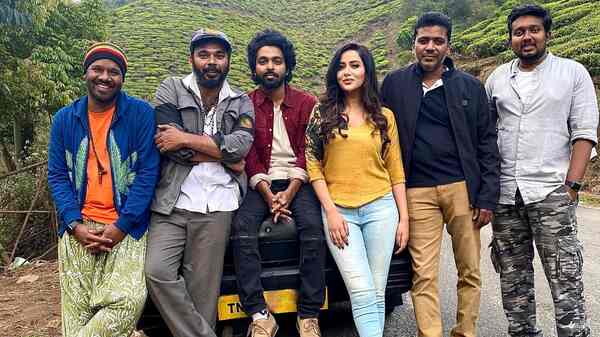 GV Prakash, Raiza Wilson's horror-comedy Kadhalikka Yarumillai resumes shooting in Munnar