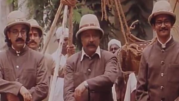 Kamal Haasan, VIkram Gokhale and Atul Kulkarni in a still from Hey Ram