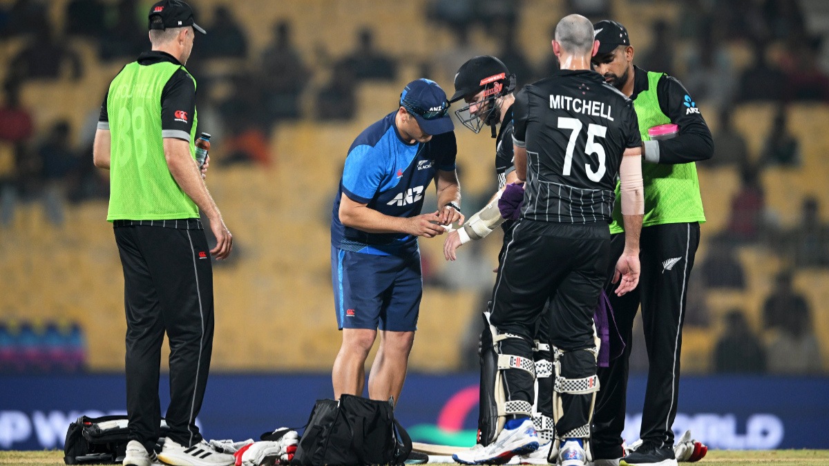 NZ vs BAN: Kane Williamson retires hurt, nasty blow on left thumb could be reason