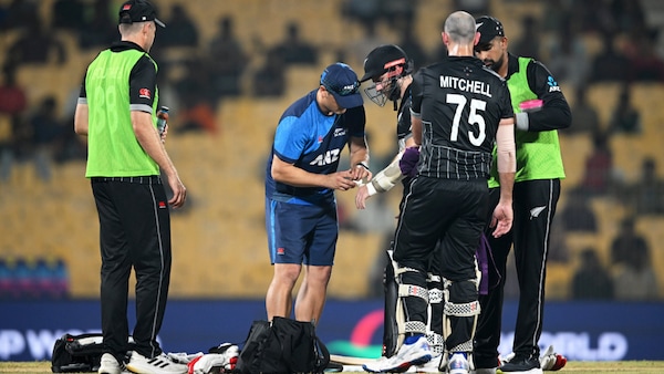 NZ vs BAN: Kane Williamson retires hurt, nasty blow on left thumb could be reason