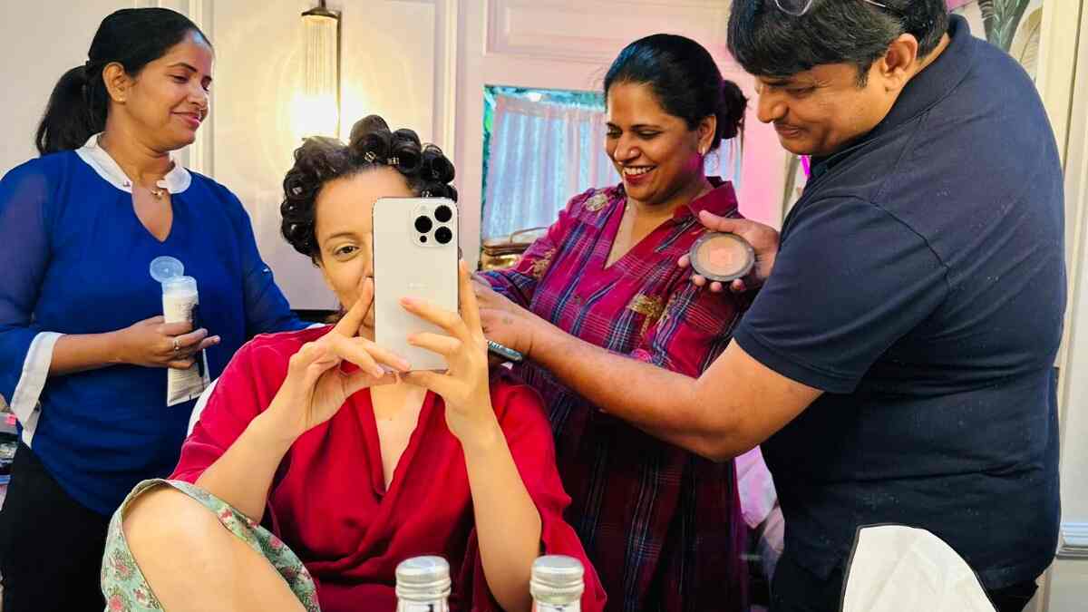 Kangana Ranaut calls her look in Chandramukhi 2 'very dramatic', drops BTS picture