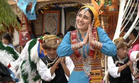 Kareena Kapoor agreed to star in this film on the condition that _______ (who was originally cast) be replaced by Shahid Kapoor. Fill in the blank.