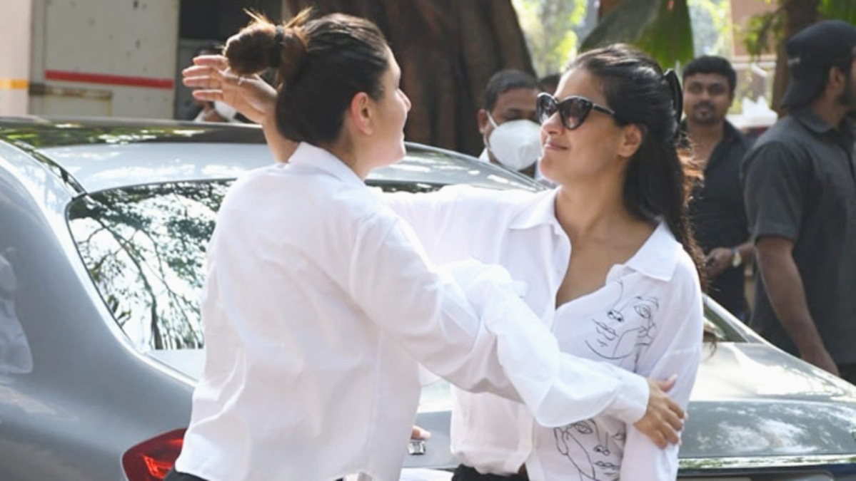 Kareena Kapoor Khan and Kajol were spotted having a candid Poo and Anjali moment