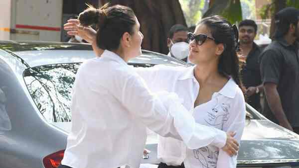 Kareena Kapoor Khan and Kajol were spotted having a candid 'Poo and Anjali' moment