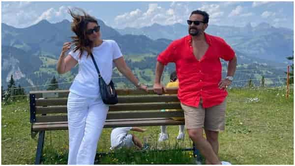 Saif Ali Khan is the 'hero', Jeh and Taimur are the 'alps' in Kareena Kapoor Khan's latest vacay pic