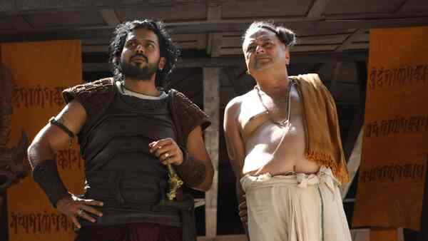 Karthi and Jayaram as Vandiyathevan and Azhwarkadiyan Nambi in Ponniyin Selvan