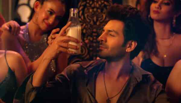 Shehzada song Character Dheela 2.0: Kartik Aaryan will make you groove with his foot-tapping steps