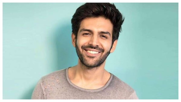 Kartik Aaryan's fan carries his cutout to welcome his friend at the airport, actor reacts