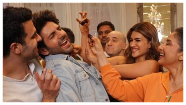 Kartik Aaryan and Kriti Sanon party hard as Shehzada shooting wraps up - here's a glimpse of it