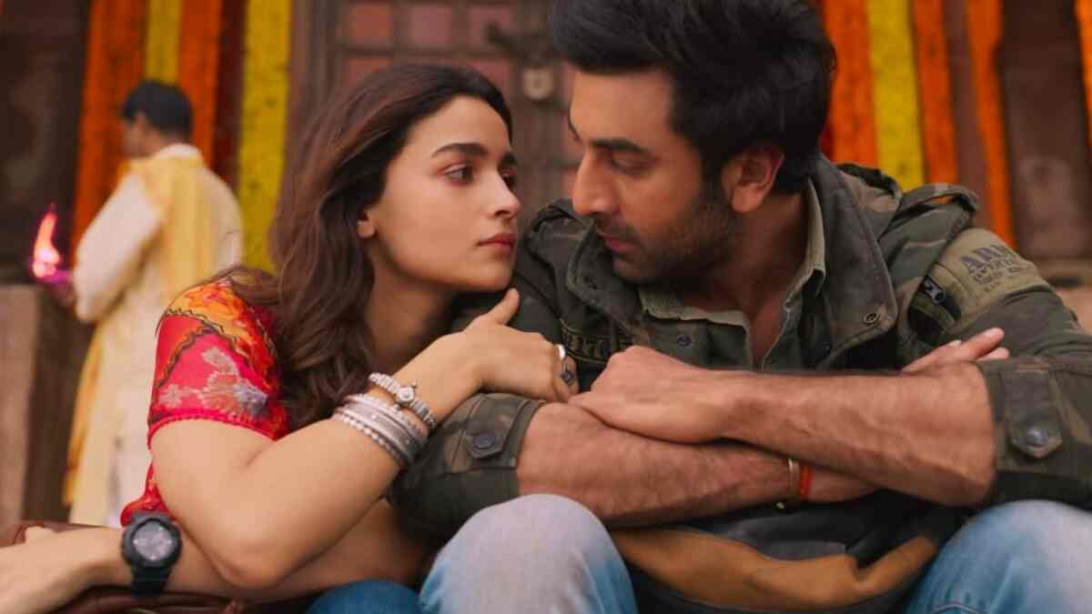 Brahmastra song Kesariya (Dance Mix): Ranbir Kapoor, Alia Bhatt’s romantic ballad gets danceable and groovier