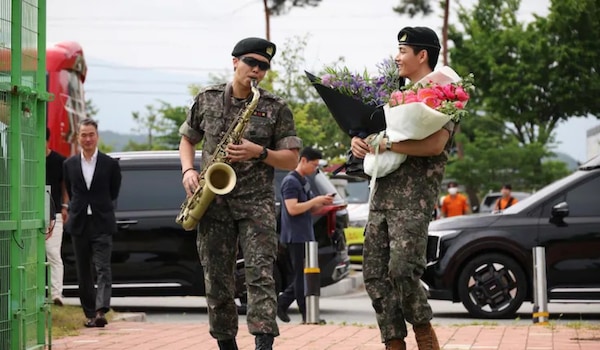 Kim Namjoon and Kim Taehyung during their military discharge