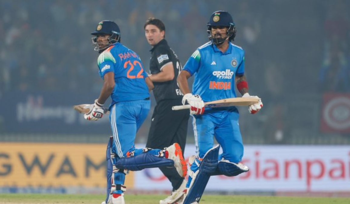 India clinch a thrilling 4-wicket victory over New Zealand in the 1st ODI at Vadodara