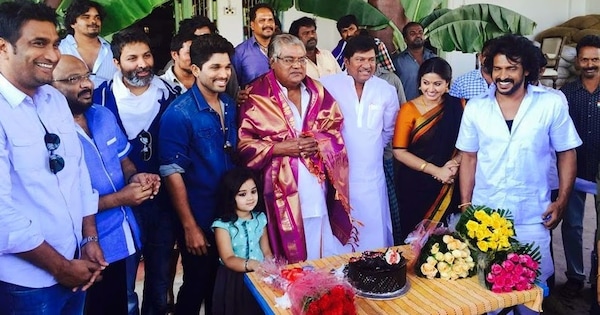 Kota being felicitated on the sets of Allu Arjun's Son of Satyamurthy