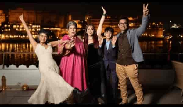 (L-R) Kiran Rao, Reena Dutta, Ira Khan, Azad Rao Khan and Aamir Khan pose for the camera.