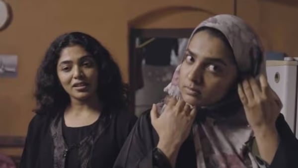 Lalanna's Song actors Rima Kallingal, Parvathy Thiruvothu