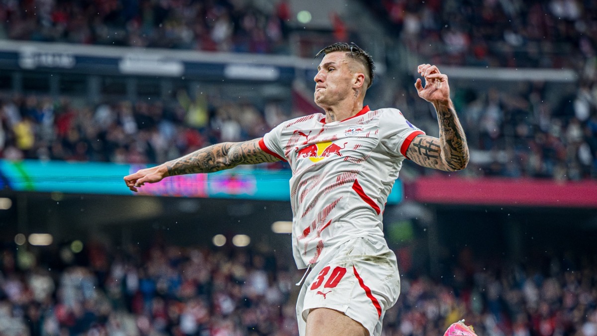 Latest Football Transfer: United ahead in Sesko race, Newcastle wants Ollie Watkins now