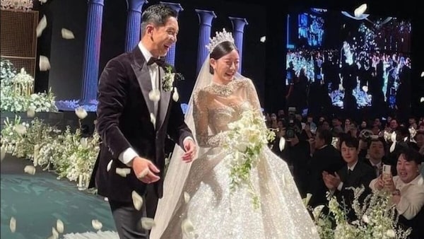 Watch: Lee Seung-gi gets emotional during his wedding ceremony with Lee Da-in