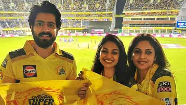 Harish, Ivana and Nadiya during the match